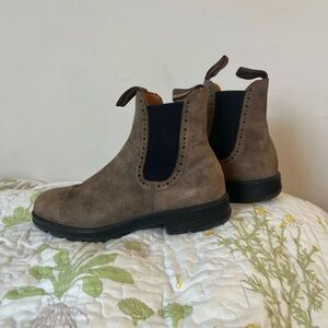 Blundstone Brown Suede Chelsea Boots